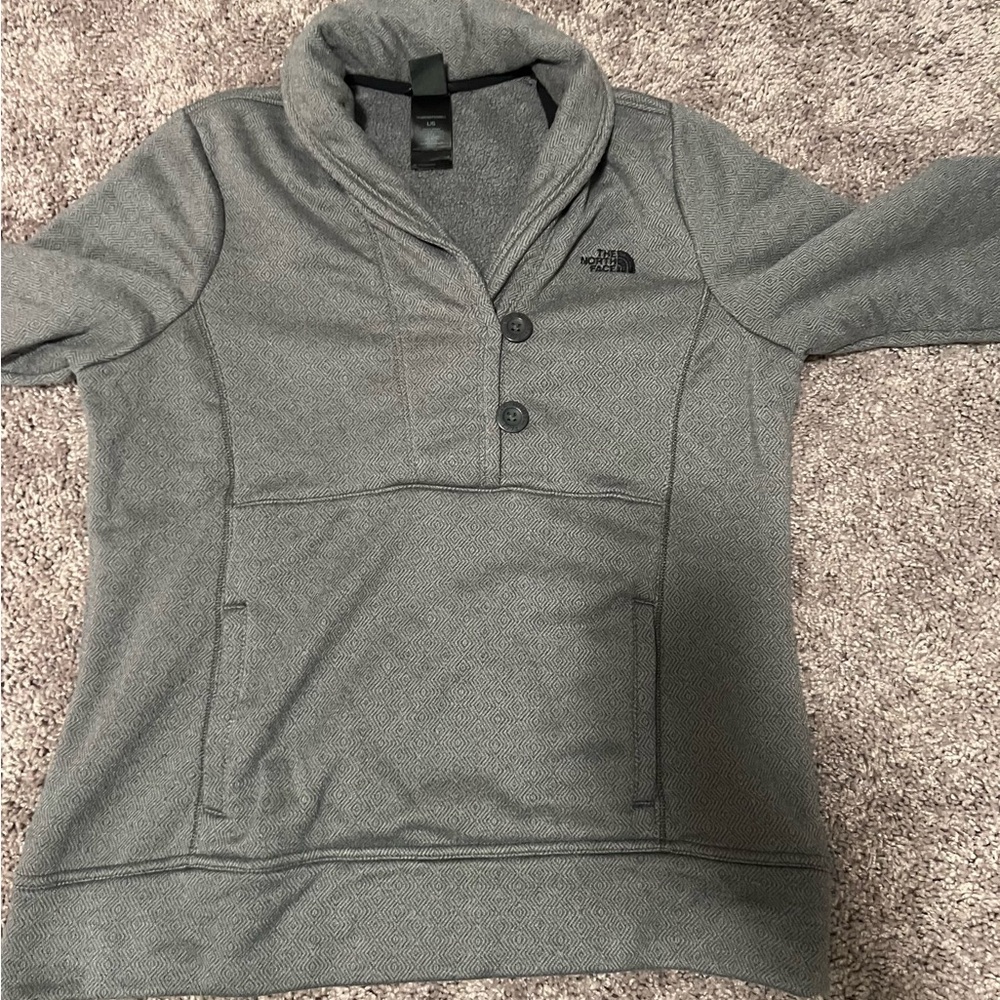 Women’s North Face sweater
